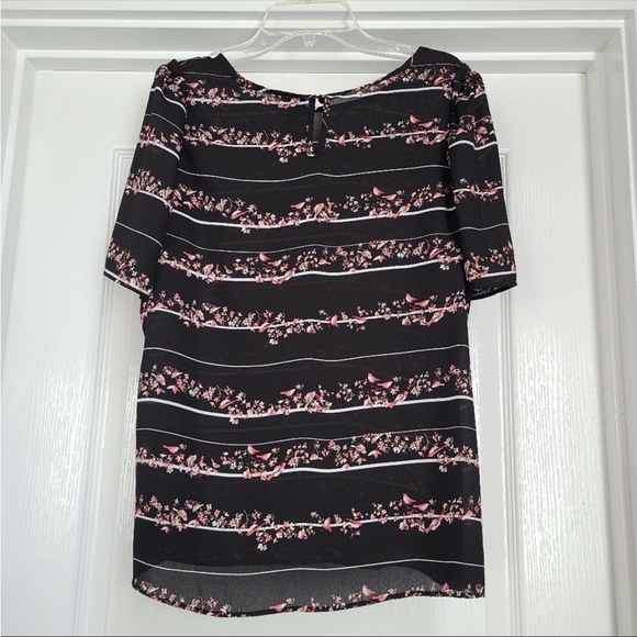 Chiffon Floral Bird Blouse. - Picture 4 of 5